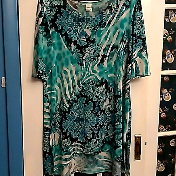 Women's hi-lo graphuc print tunic - Picture 1 of 3